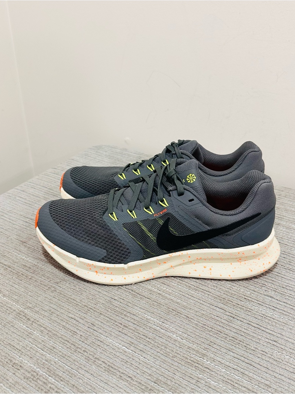 Nike Run Swift 3 Shoes Mens Iron Grey Orange Speckled Running HV5226 068  Sz 8,5